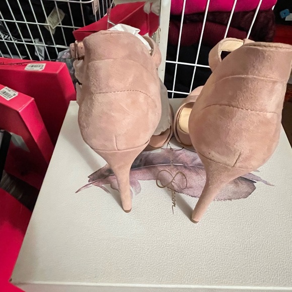 New Jessica Simpson heels in size 5 T-Strap Pump - Picture 8 of 9